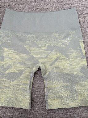 Gymshark Women's Seamless Bike Shorts in Sage Green and Light Yellow